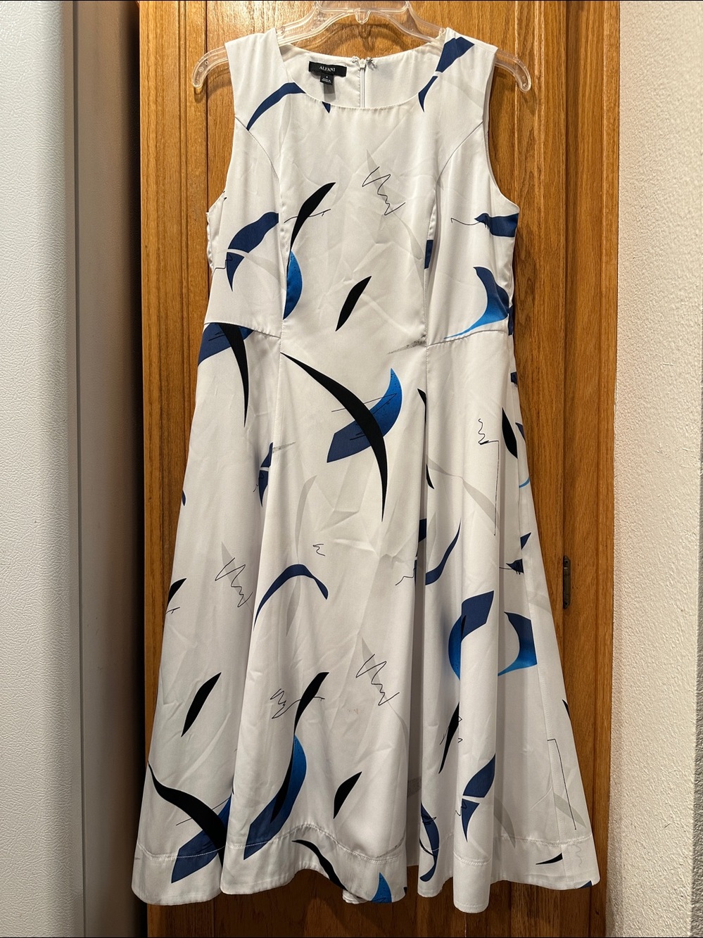 Alfani White & Blue & Black Abstract Print Fit-and-Flare Sleeveless Dress Size 8